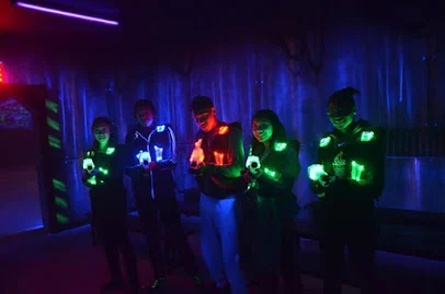 Zone 15 - Laser Tag, Escape game, Mini-Putt, Réalité Virtuelle, Simulateurs de course